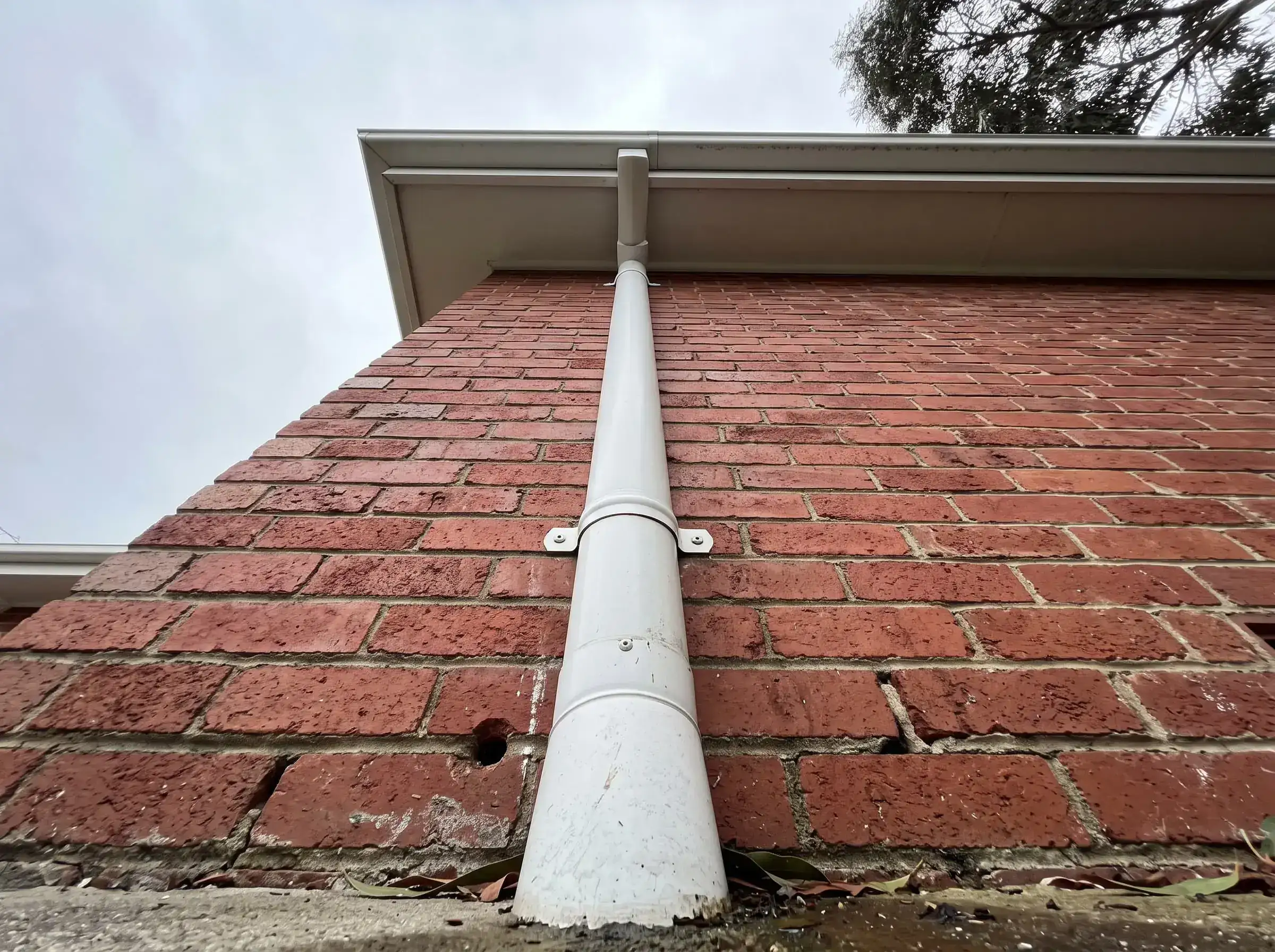 Clearing gutter channel along roofline in Melbourne